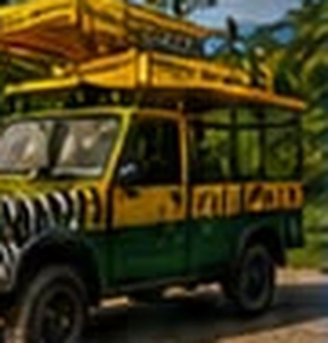 Jeep safari abierto usado para el recorrido de animales en Hacienda Nápoles